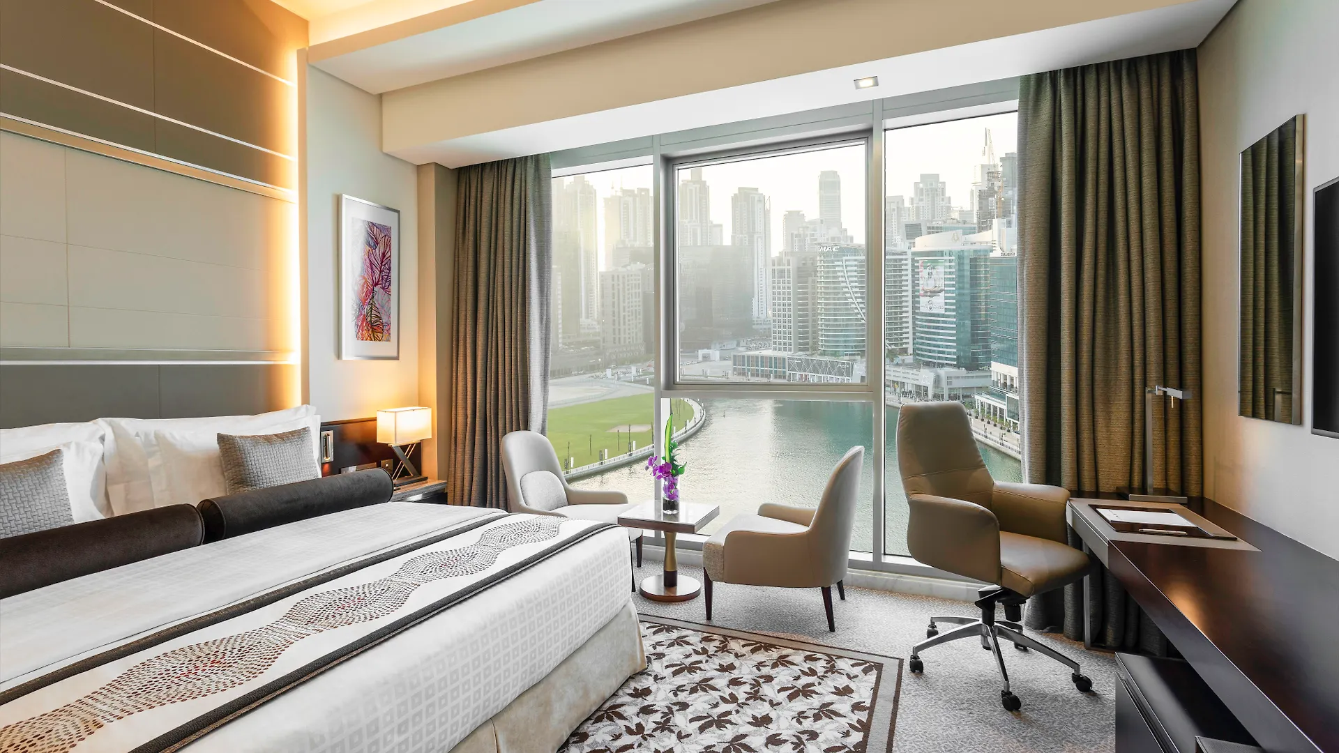 Renaissance Business Bay Hotel, Dubai 5*,