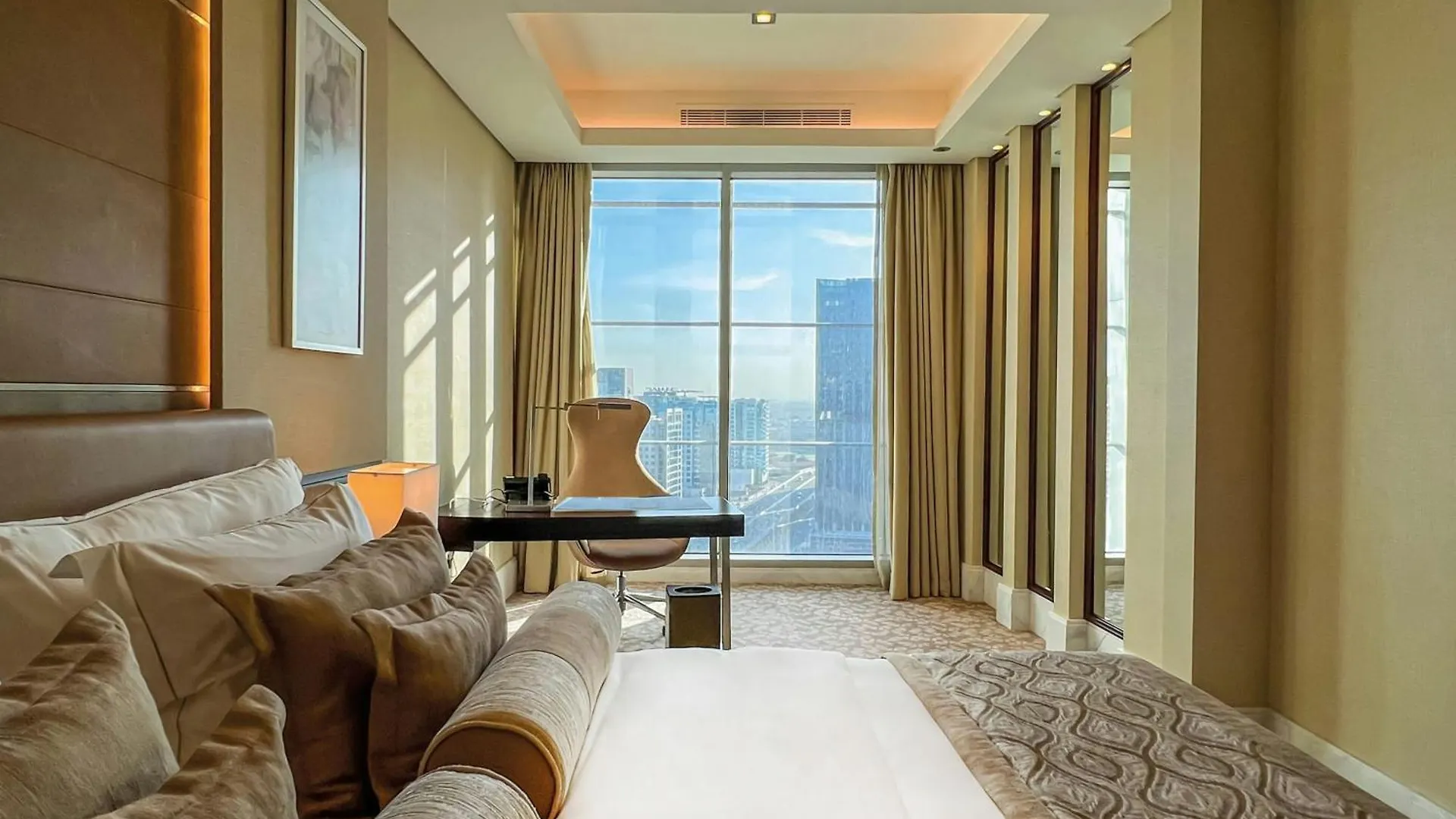 Renaissance Business Bay Hotel, דובאי מלון